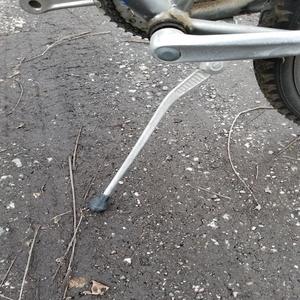 Off-road kickstand tip
