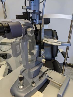 Universal Optometric Slit Lamp Patient Shield