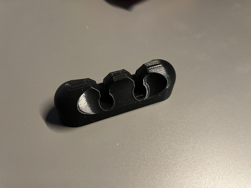 cable holder x2