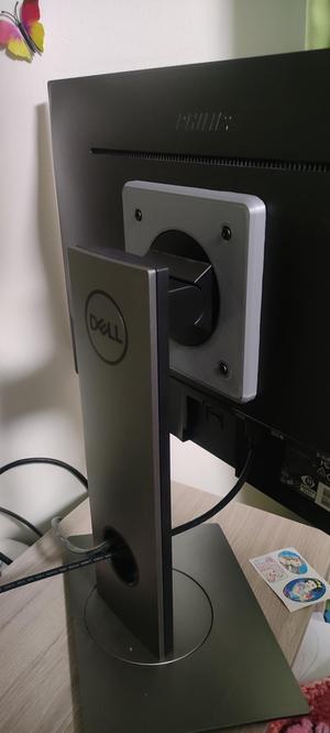 Úchyt nohy monitoru