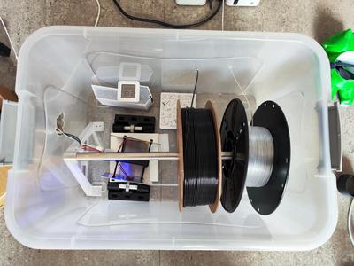 Cost-effective filament holder and airtight enclosure