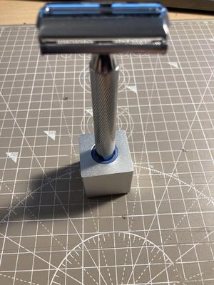 Henry's razor base to safety razor base adapter