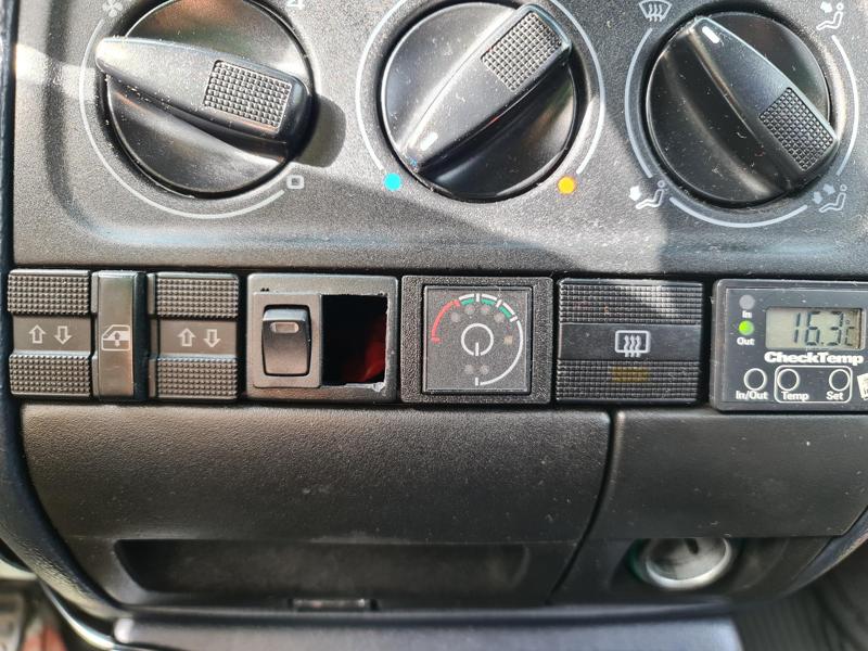 Golf MK3 panel pin for gas control button
