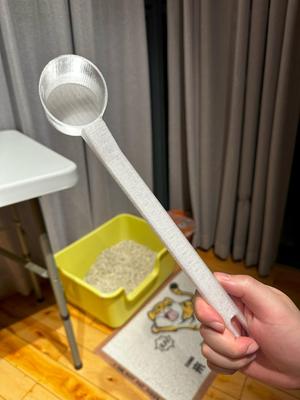 Extra-long spoon for cat food