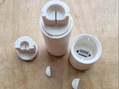 Small pill splitter + twist lock container 10mm