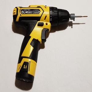 Thread cutter to cordless screwdriver adapter