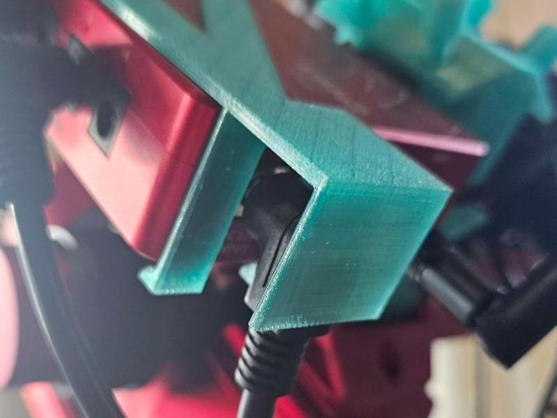 Power cable holder for ASIAIR Plus