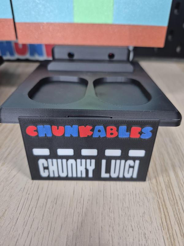 Chunky Luigi Multicolor Nameplates
