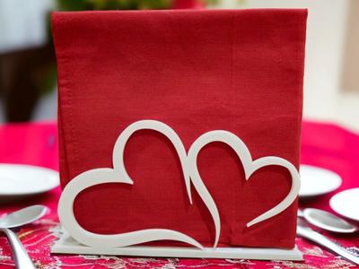 Heart-shaped tissue holder