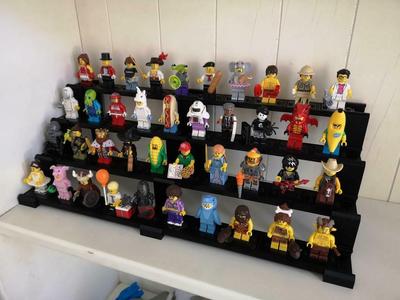Display stand for Lego minifigures