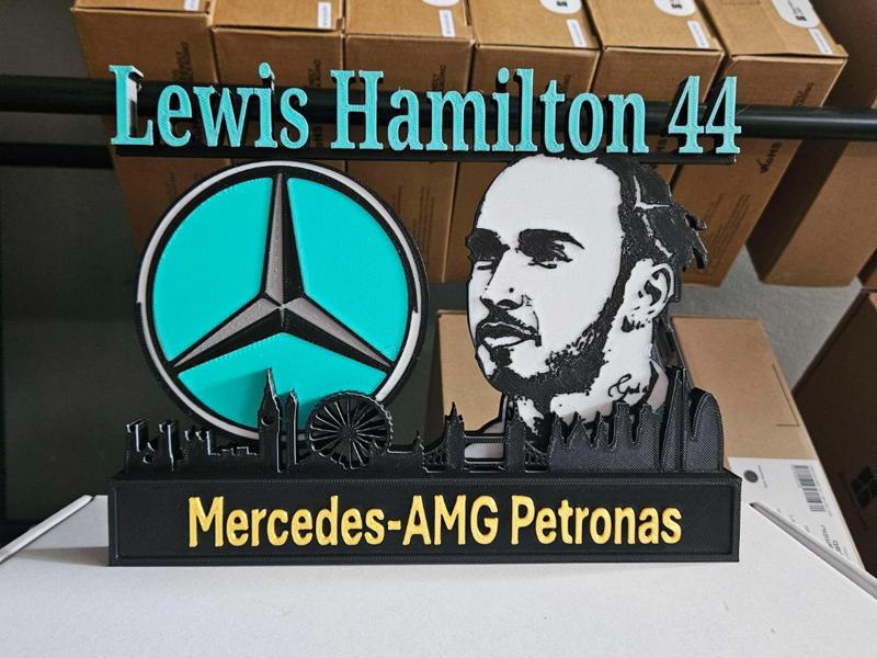 Mercedes F1 Lewis hamilton skyline 
