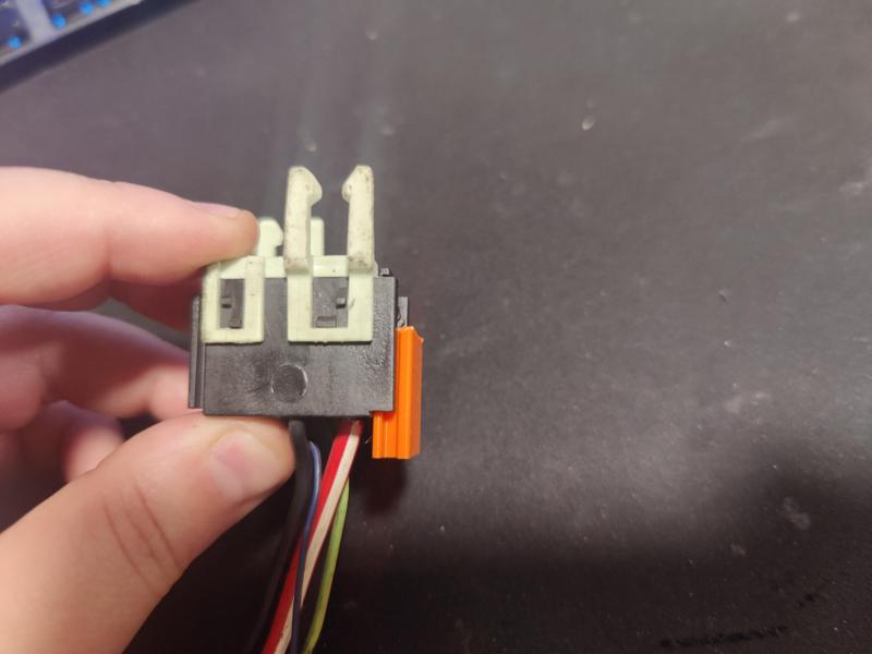 BMW relay socket mount