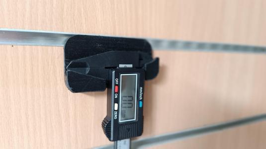 Caliper holder for slatwall