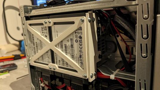 HPE ProLiant MicroServer Gen8 3x 2.5" HDD Brackets