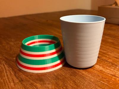 non-spill cup holder / anti tip coaster