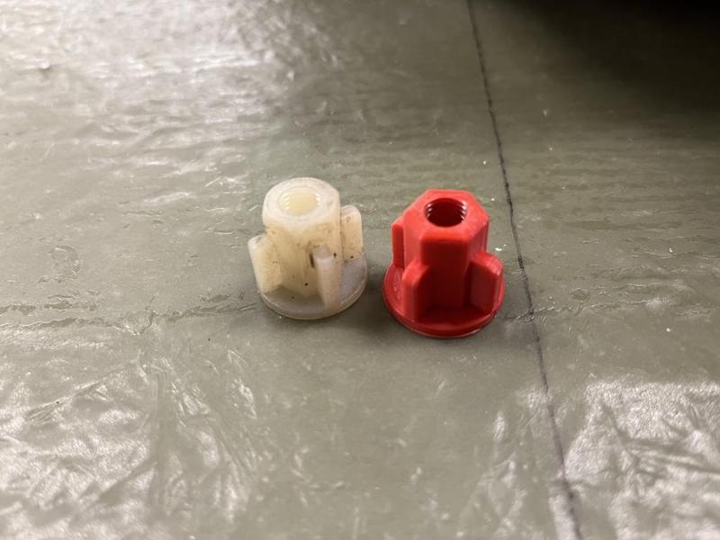 Skoda Octavia (2006) headlight mounting nut