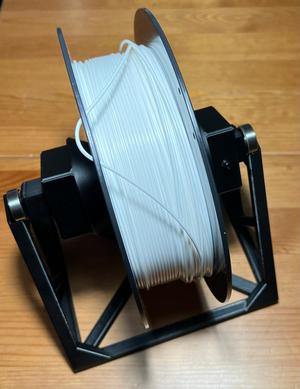 Adjustable filament spool holder 