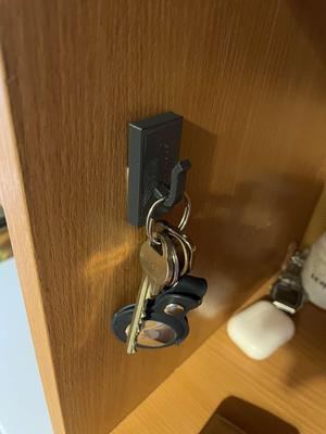Simple hook for keys | Double-sided tape