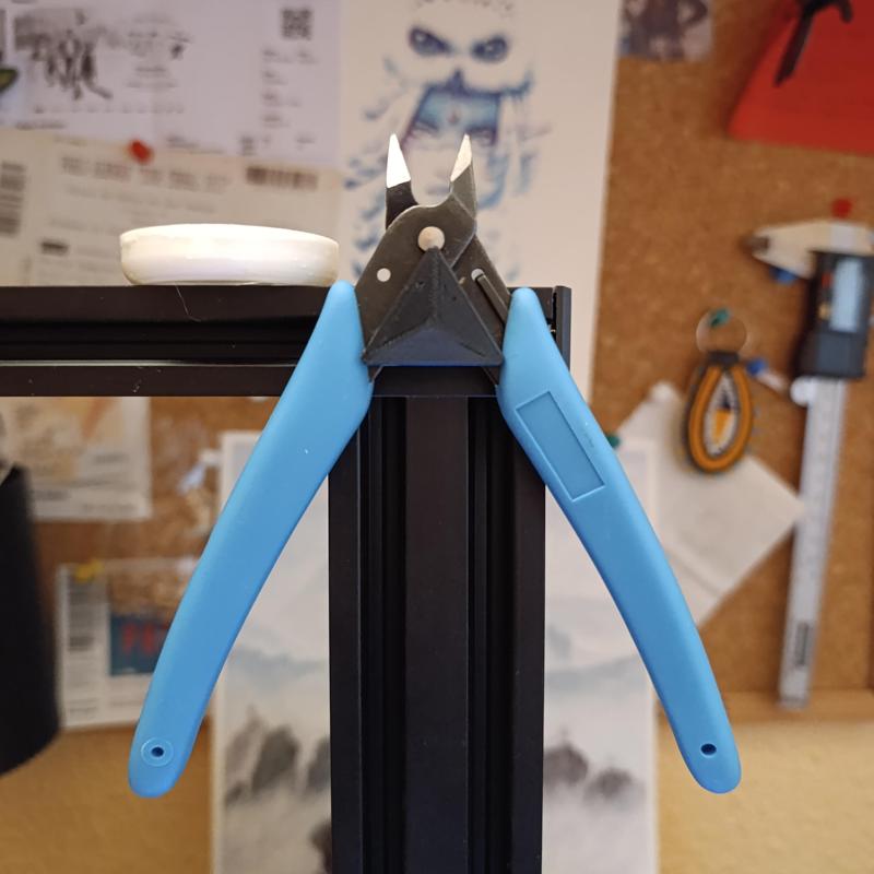 Discreet Creality pliers Holder