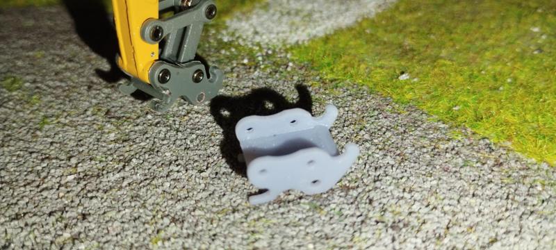 LIEBHERR 1/50 coupler