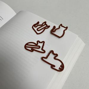 Paper clip with cat motive