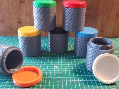 Robust cylindrical box with screw-on lid