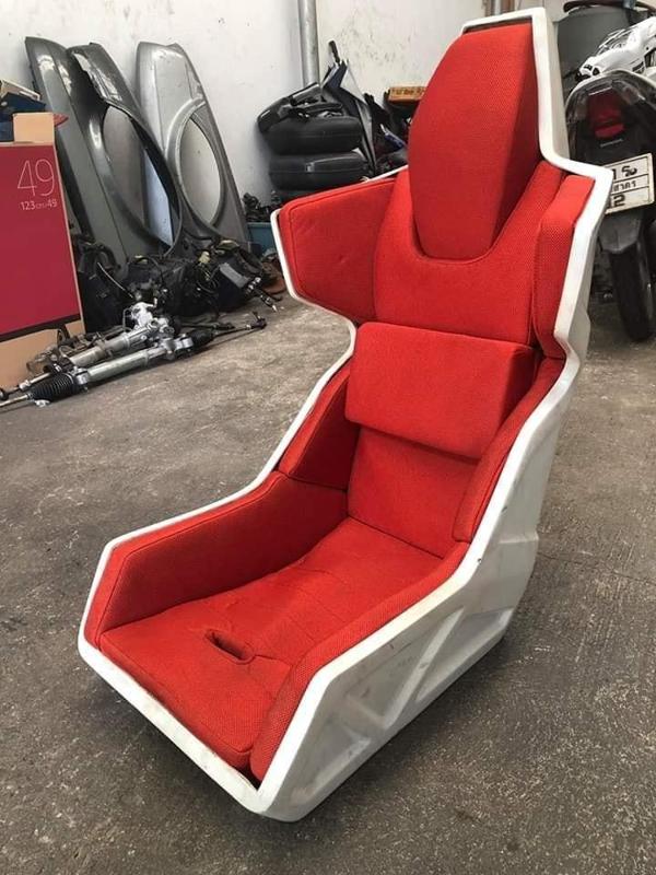 TOM's Gundam Style Racing Seat for 1/24 scale autos and dioramas!