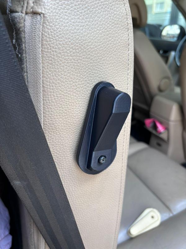 Chevrolet Captiva rear seat recline handle