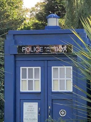 TARDIS lamp with fresnel lens (85% scale)
