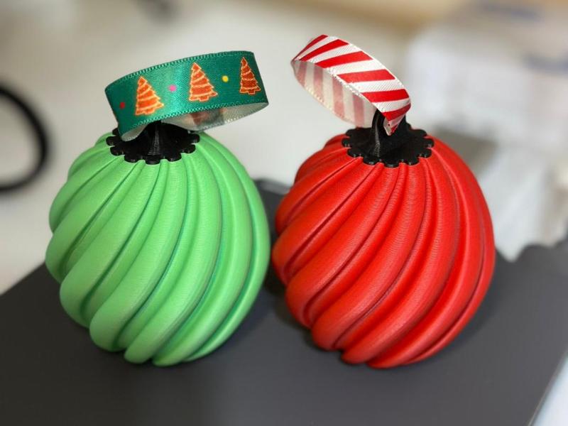 Christmas ornaments / balls/ baubles/ decorations