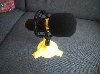 Microphone stand (tripod mount)