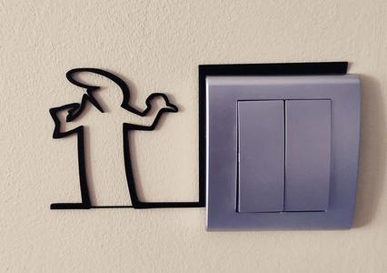 Funny Light Switch Gadget – La Linea Balum 20   