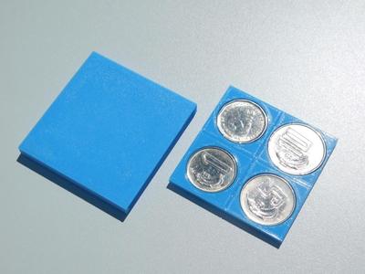 Estuche para monedas uruguayas (Uruguayan coin case). Nuevo Peso, segunda serie (1980-1981).