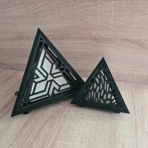 PYRAMID LAMP