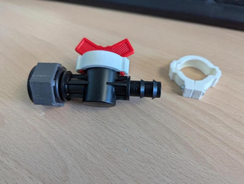 Reinforcement clamp for pliastic garden watering valve   