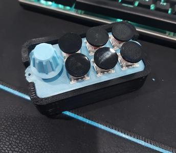 Pico macro keyboard and volume control