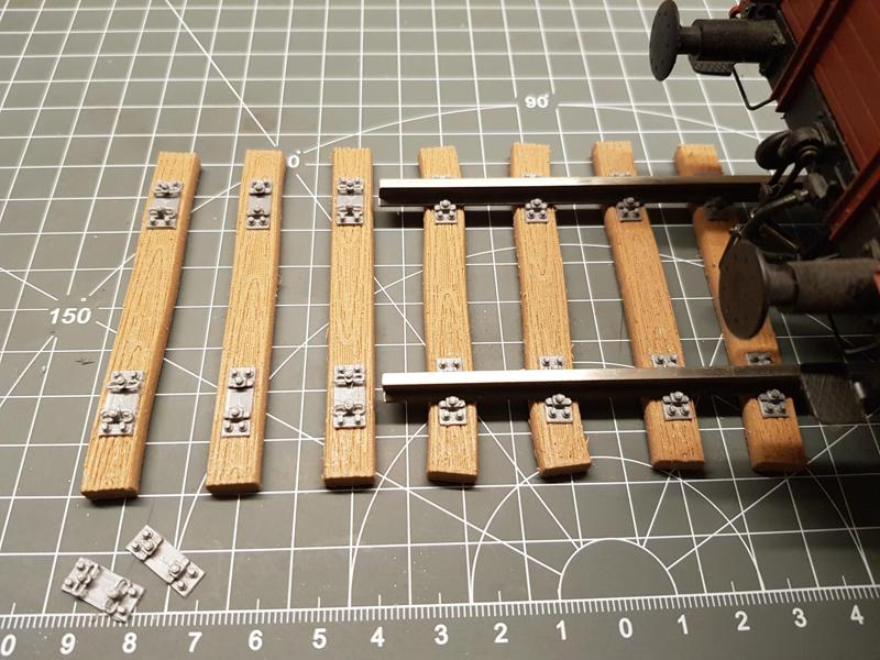 Model railroad wooden sleepers with small iron, 1/32, gauge1