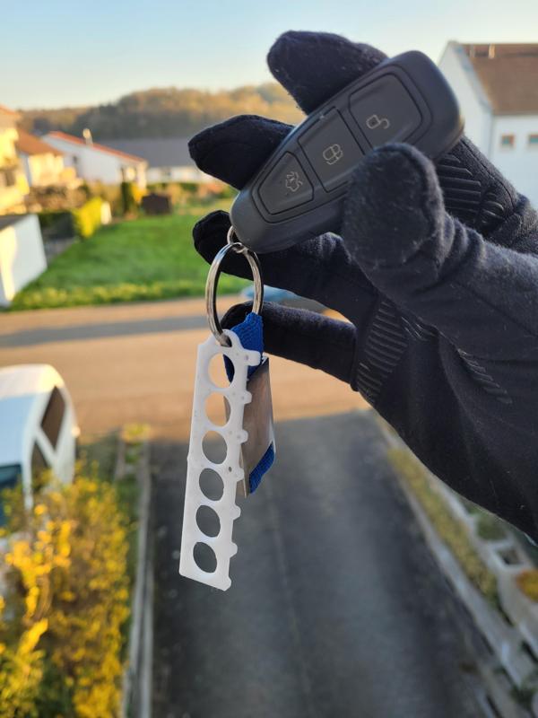 Cylinder head gasket Key fob In-line six-cylinder