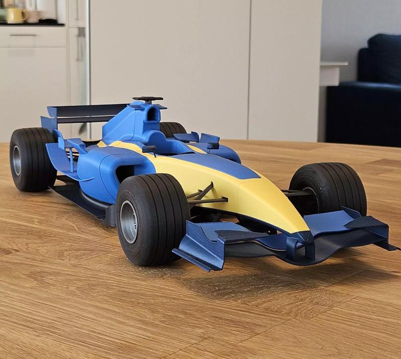 Formula 1 Renault R25 F1 car -  1-10 Scale
