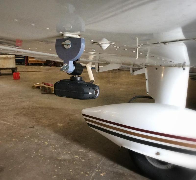 Camera mount bracket for Piper Cherokee tie-down ring