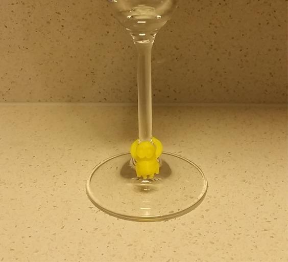 Minion Dave as a champaign glass marker