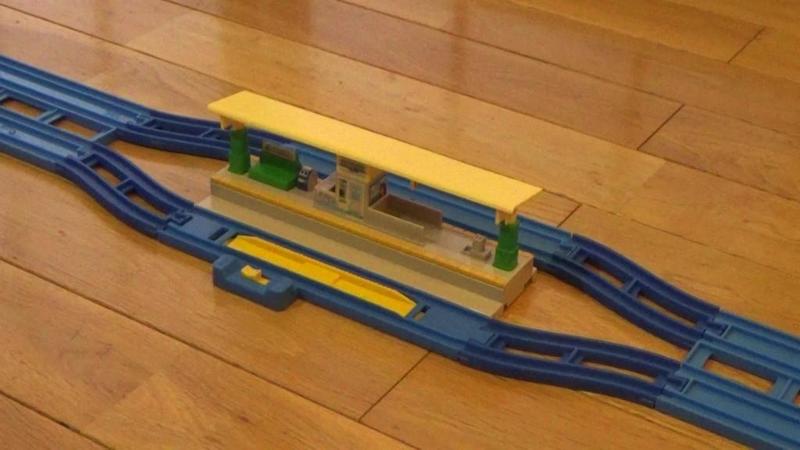 Widen rail to layout island type plathome on double track for PlaRail 複線島式ホーム設置用レール