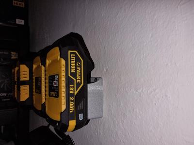 Falke 18v battery wall mount