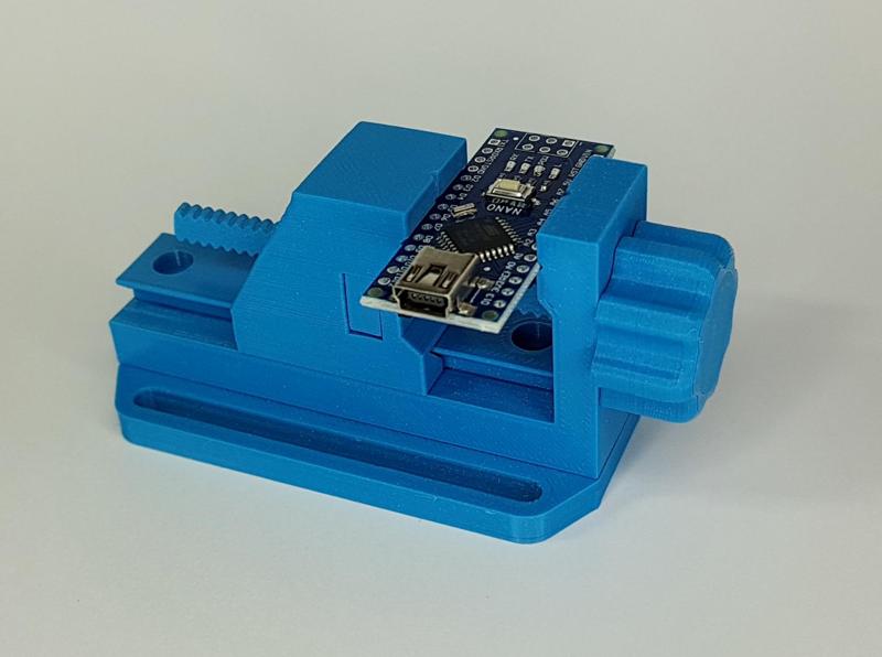 Miniature Vice 2.0 => 100% printed, no metal parts required
