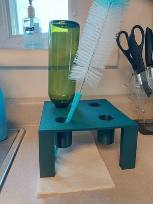 Wine bottle drying rack