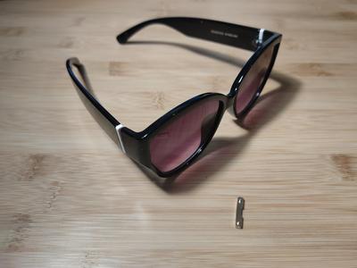 Sunglasses missing thing