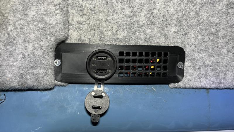 VW T3 Ventilation grill for USB socket