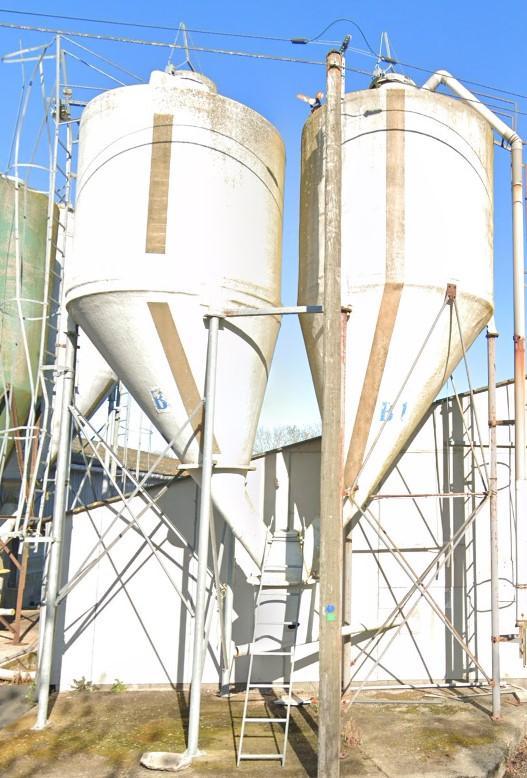 Grain silos for laying hens