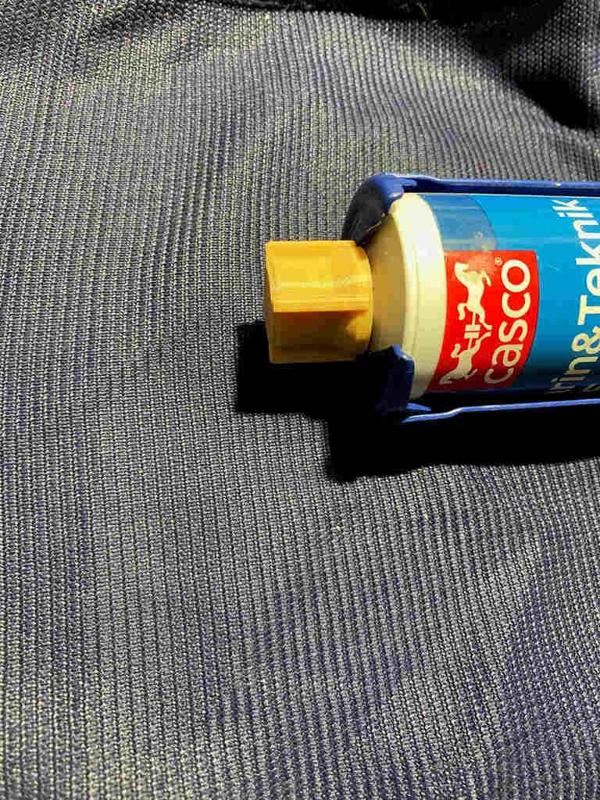 Cap for sealant and adhesive cartridges