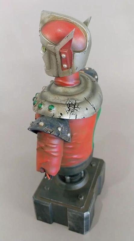 izenborg damage bust 25cm eye led light